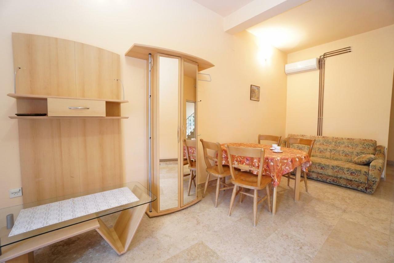 Apartments Branka Zambratija  Exterior photo